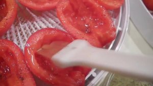 Вяленые помидоры с розмарином. Салат из вяленых помидоров. Сушеные помидоры. Как сушить помидоры.