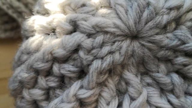 Шапка-ушанка крючком из толстой пряжи - быстро