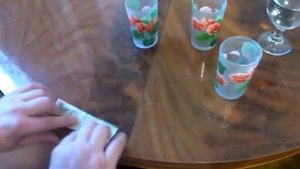 Фокус со стаканами и купюрой. Как интересно провести время.