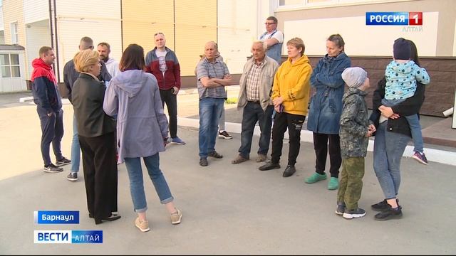 В Барнауле собственник таунхауса устроил личную баню на общей территории смотреть онлайн