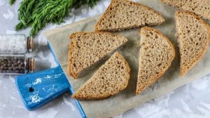 Бутерброды с килькой в томатном соусе