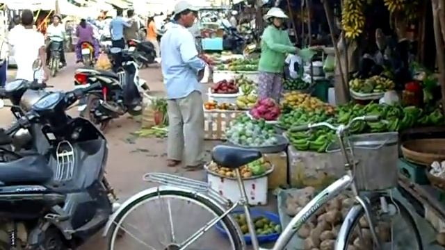 Швея-моторист на рынке о.Фу Кок смотреть онлайн