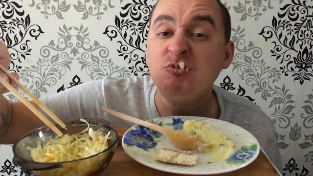 Мукбанг/Котлетки с пюрешкой/Капуста/Чай/Печенье с маслом смотреть онлайн