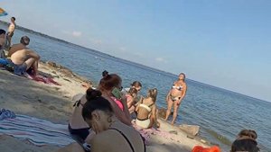 Прогулка по пляжу.