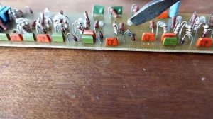 Зелёные км конденсаторы маркировка 5f и кт-315 в автомобильной цветомузыке Колибри производства ССС