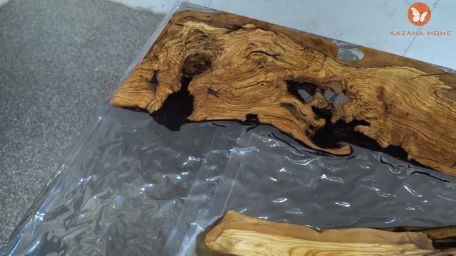 Artistic nature of the "Ice Crack Craft" design makes each dining table a one-of-a-kind masterpiece смотреть онлайн