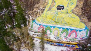 Баян-Хонгор. Изображение 33 метрового Будды Шакьямуни