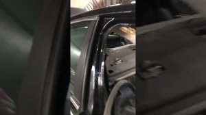 BMW E65 замена дренажной трубки слива дождевой воды