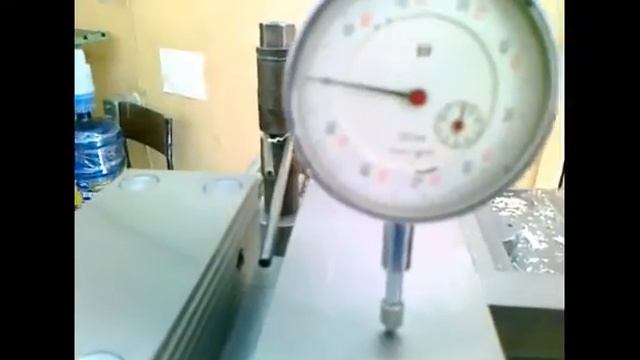 Как выставить ось шпинделя фрезерного станка строго перпендикулярно столу. смотреть онлайн