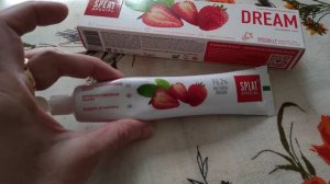 #зубнаяпаста#сплат#зубнаяпастасароматомклубники#вкуснаяпаста почти поела клубники 🍓🍓🍓