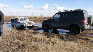 Вытаскиваем застявшего Уаз Патриотом