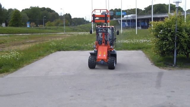 Компактный фронтальный погрузчик EVERUN ER08