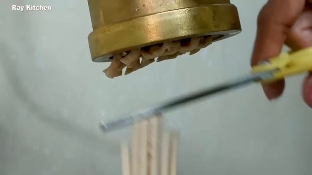 बच्चें चाऊमीन खाना भूल जायेंगे जब परोसेंगे घर की सामग्री से बना ये चटपटा टेस्टी नाश्ता /Street Styl смотреть онлайн