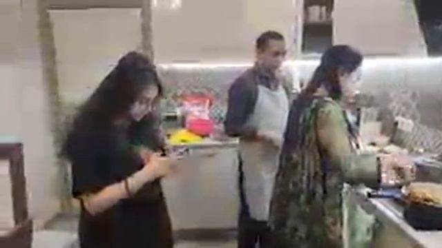 Индийскую еду готовим у моего друга в Москве смотреть онлайн