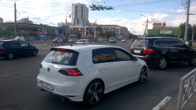 Slow ride 2015 VolksWagen Golf R 7 in Kharkiv (Ukraine) смотреть онлайн