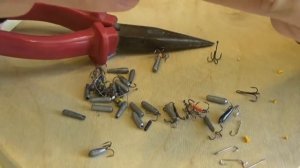 Чёртик из грузика поплавочной удочки . Смотрим и делаем.