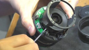 Что-то болтается внутри объектива Canon EF-S 17-85mm