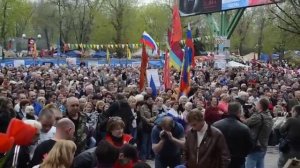 21 04 2014 Митинг в Луганске играет гимн России