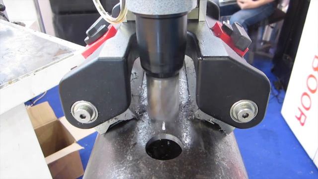 Euroboor ECO-TUBE 30. Точное корончатое сверление отверстий в трубе. смотреть онлайн