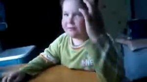 Мальчик учит стих  Ласточка с весною
