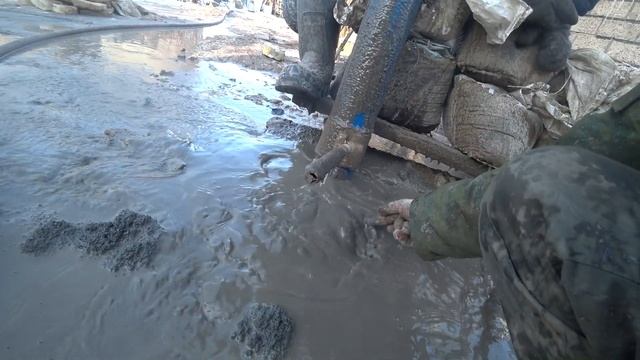 Золотая скважина - часть 17 / Вдули с 2-ух ПОМП напором 2 600 литр в мин. / КАК Промыть скважину смотреть онлайн