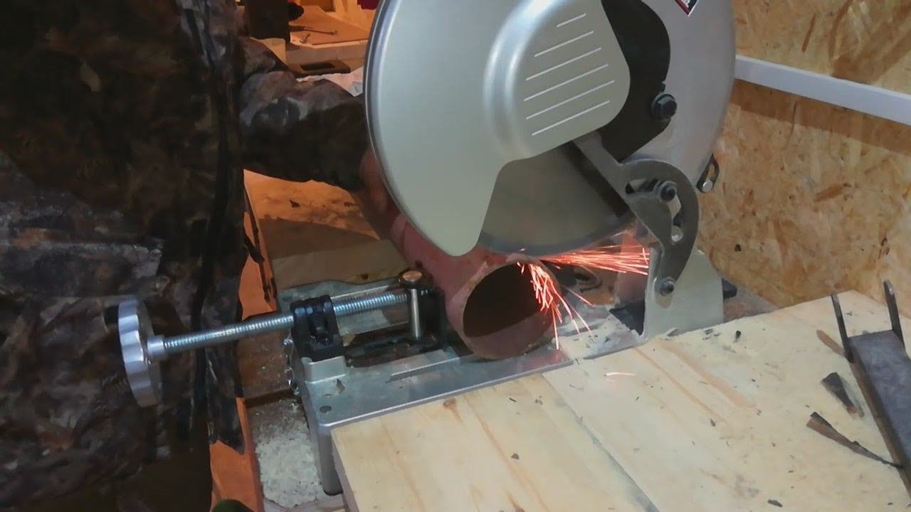 Режем металл циркуляркой Makita LC1230