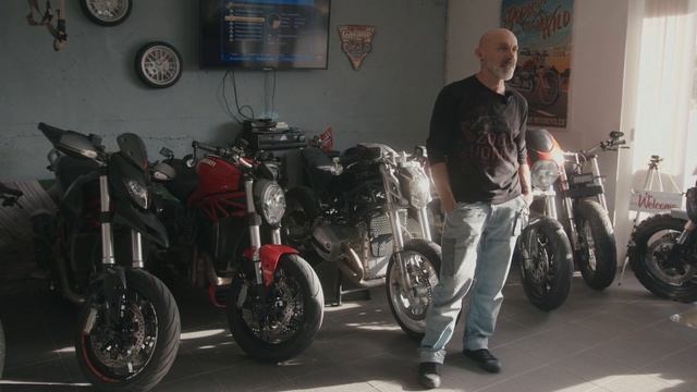 КАСТОМАЙЗЕР МОТОЦИКЛОВ ИЗ МОЛДОВЫ: Геннадий Иванченко и его гараж смотреть онлайн