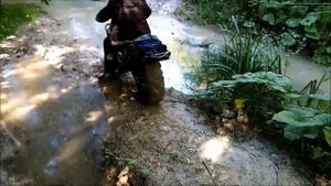 Сибирь 2х2  Сравнение мотовездеходов на квадрорезине и камерных колесах.mp4