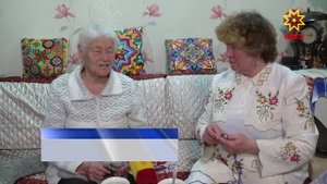 активисты вяжут носки для солдат.mp4