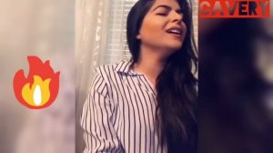 Девушка С Длинными Волосами Поёт Красиво ??