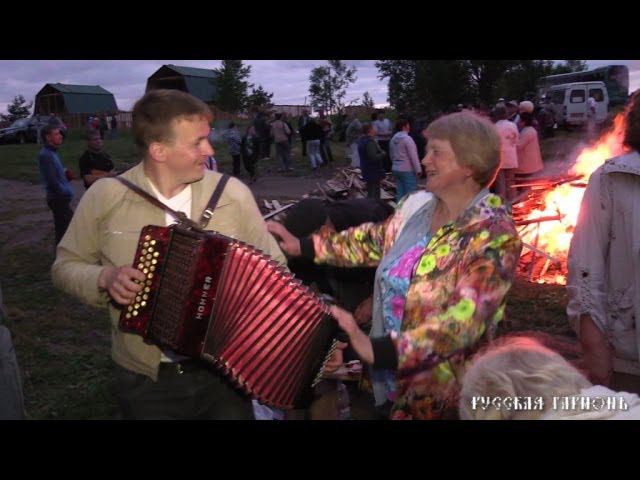 Песни под гармонь застольные. Частушки про село. Частушки о деревне и селе. Частушки картинки. Эх деревня моя частушки.