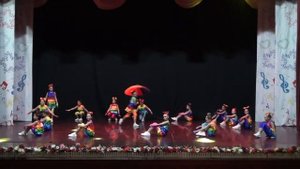 Танец под дождём Танцевальная группа  «Сюрприз» Казахстан