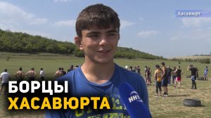 Дагестанские борцы тренируются на природе