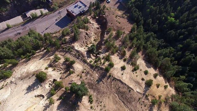 Big slit behind Red Dolly Casino - Phantom drone flight into mountains смотреть онлайн