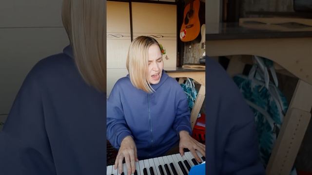 Екатерина Котик - Вишневый блейзер (piano cover Сатана печёт блины) смотреть онлайн