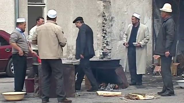 Поминальный обед по погибщим героем 7 апреля 2010 года-организованой Фондом смотреть онлайн