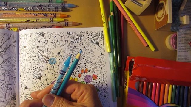 Colored Pencils ~ Cra-Z-Art 72 Pack vs Crayola Twistable Pencils 12 Pack смотреть онлайн