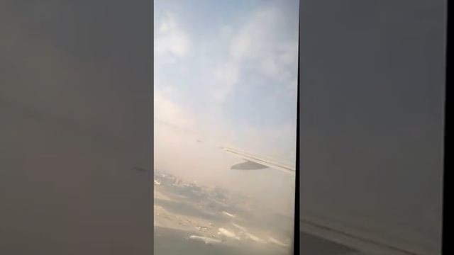 Взлет рейса FlyDubai из аэропорта Дубай
