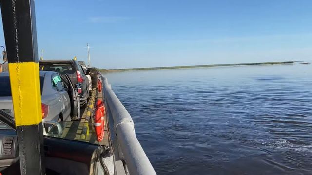 Якутия. Паромная переправа через реку Лена «Суотту-Кангалассы».