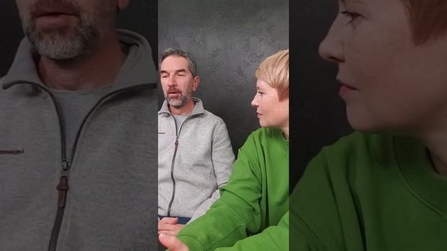 Сергей Курбатов рассказывает о тоне в рисунке. Запись прямого эфира, вертикальное видео смотреть онлайн