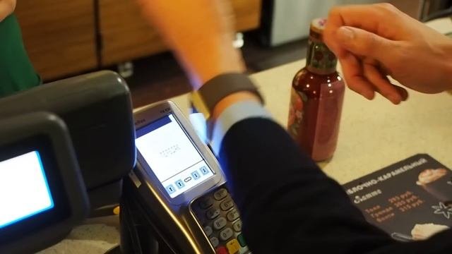 Первая в России оплата по Apple Pay при помощи Apple Watch. Эксклюзивно для Bankir.ru