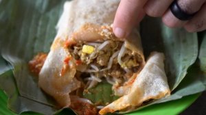 Indonesian street food - LEGENDARY CHICKEN NOODLES + MARTABAK MANIS -Indonesian street food in Bogo