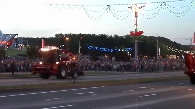 Парад ко дню Независимости.с/х техника. Минск 03.07.2014 смотреть онлайн