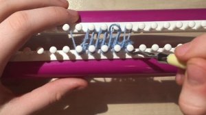 Шарф для куклы. Вязание на станке без спиц | Scarf For Dolls DIY video