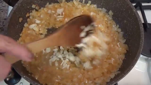 Курицу готовлю на сковороде с обалденно вкусным соусом  Любой гарнир подходит идеально
