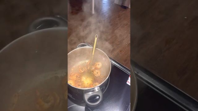 Delicious SHIN noodles soup with shrimp and mushrooms... Tastes so good ? смотреть онлайн