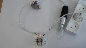 Дает ли что-то перемена фазы с нейтралью при подключении СД лампы? Будет ли лампа тускло светить...