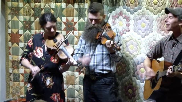 Silver Lake Polka : Corn Potato String Band @ The Red Room, Cookstown смотреть онлайн