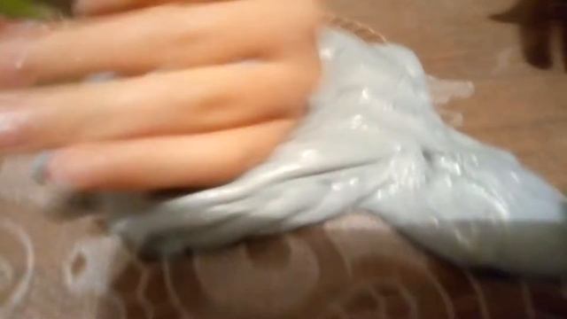 Слайм из серебряной акриловой краски. смотреть онлайн