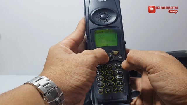 MOTOROLA IRIDIUM 9500 satellite & GSM | review & full specification OLD PHONES